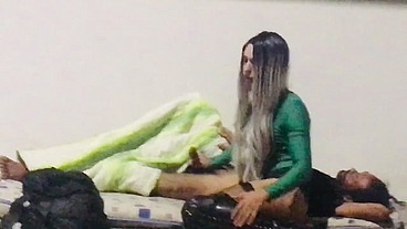 MORADOR DE RUA METENDO NO CUZINHO DA SAFADA NO MEIO DA RUA BÔNUS BASTIDORES