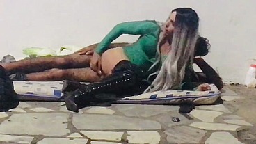 MORADOR DE RUA METENDO NO CUZINHO DA SAFADA NO MEIO DA RUA BÔNUS BASTIDORES