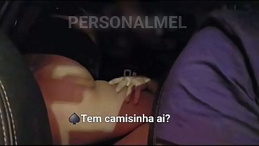 ALEM DE FICAR DE MOTORISTA ENQUANTO A MELHOTWIFE CHUPAVA O AMIGO, O MARIDO TEVE Q EMPRESTAR A CAMISINHA PRO MACHO PODER ME COMER GOSTOSO NO CARRO