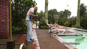 Gardener fucks tranny big booty