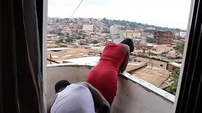 J'_adore bien la bite de mon nouveau voisin elle est adorable lorsqu'_on baisse.