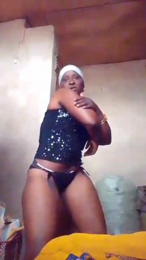 Fat Sugar Mama Is Horny She Masturbating