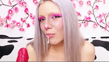 Gorgeous blonde skins her way to satisfaction with toys and fingers