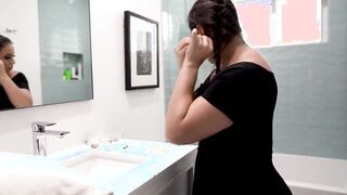 1mylf.com - Danny Steele can't help stepmom Carmela Clutch's bangin' body