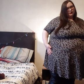 SSBBW BBW getting dressed frontal nudity