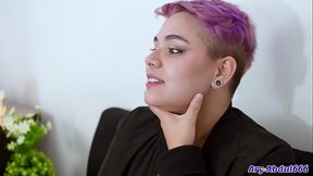 Dejo que mi jefe me folle para mantener mi trabajo