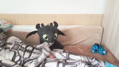 Robot and Toothless in bed..2 times