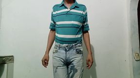 pantalones orinados con panal de tela despues de una noche lluviosa con delicioso orgasmo