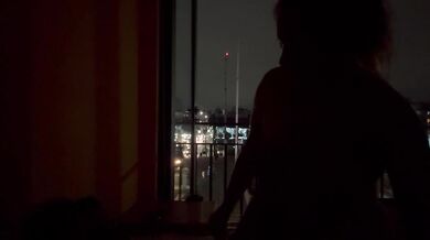 Montando una verga en la ventana y los autos nos ven cdmx