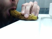 Hombre Maduro con Barba le Da una Buena Mamada al Platano con Corrida de Leche Incluida,Dame tu Poll