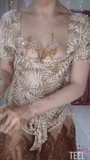 Naughty Jennifer Roleplays as a Tourist &amp; rubs chocolate spread with Carmel sauce on herself