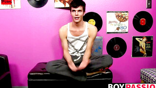 Twink has an amazing jerk off session showing his thick meat