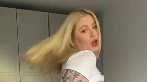 Social Media Model @chloechka @Showing Boobs and #Curvy & Thick #Blonde #Natural Big Tits #Nude nsfw gratis xxx | Tik.Porn