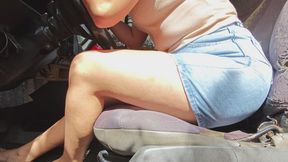 Geral in shorts and barefoot