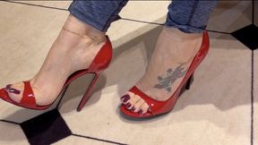 Goddess Grazi in the shoe store (MP4-HD 1080p)