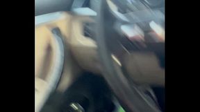 Masturbare &icirc_n mașină