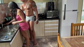 fiz uma putaria na sala com os amigos do meu marido, enquanto ele cochilava no quarto.