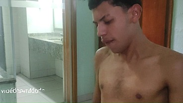 Brincadeiras com Novinho dotado ... part. 2