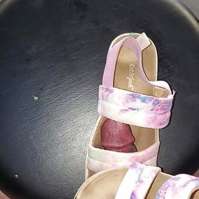 mechanic alone in the shop with sandals found in customer car