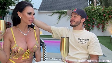 Quality Time in the Hot Tub with Apollo Banks