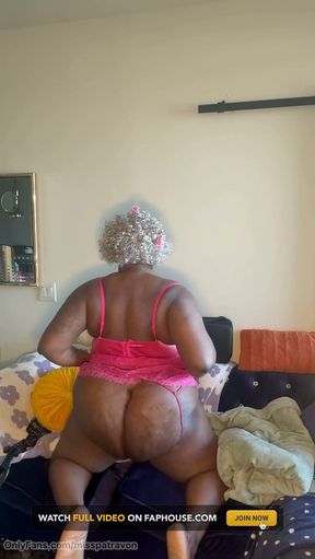 Granny Cleopatra Backs That Thang up