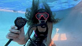 Scuba Breath Play Under the Pool Cover with Nathalia