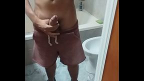 Una buena paja en el ba&ntilde_o