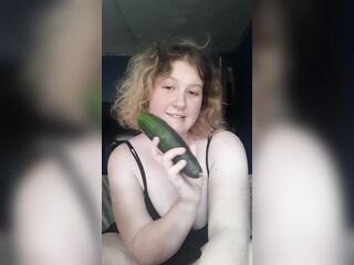 PLAYING WITH A CUCUMBER - Fansly - starjoannaxxx