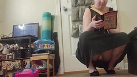 Bookworm : Upskirt Te  Long Skirt