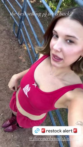 Leggy actress shows off her belly button in sexy tights
