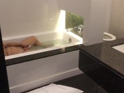 รอไม่ไหว ช่วยตัวเองรอ | Masturbating in bath tub