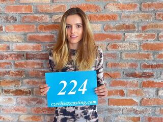 Slender model is testing her luck with a Czech agency