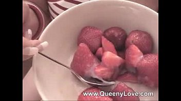 Queeny- Strawberry