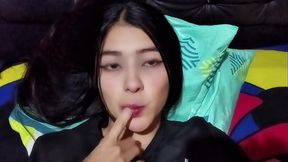 Latina de grandes tetas pillada con el novio de su hermanastra en video llamada( XVIDEOS RED)