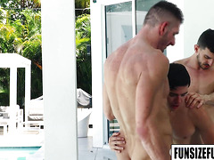 Twink Alex Gonz and his steamy encouter outdoor with Guy Spencer and Jay Stryker