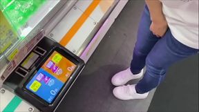 《素人カップル》「ぁ&hellip_ぁん&hellip_ぁあん&hellip_ダメ&hellip_」大◯生彼女をデート中にリモコンバイブで、、