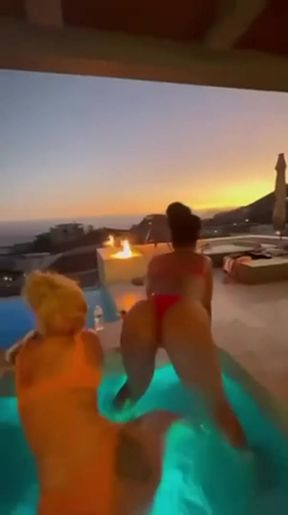 Iggy Azalea celebrity twerk session