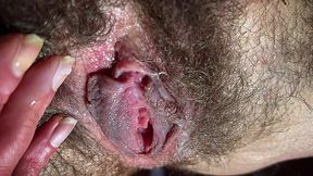 Juicy mom with close-up of her naughty hairy