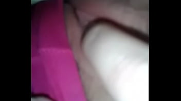 Mi novia toc&aacute_ndose mientras le hablo por whattsapp