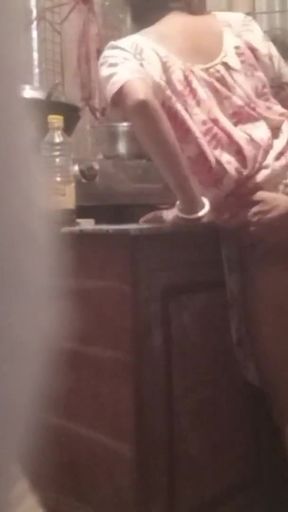 Thrilling moment from &quot;The house owner secretly left the maid cool, and put the whole cock in the mouth.&quot;