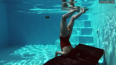 Sexy Tight Babe: Flirty Gymnastics and Wet Adventures