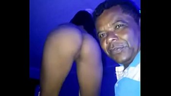 Stripper feito no bar da Tigresa com dan&ccedil_a funk e internacional