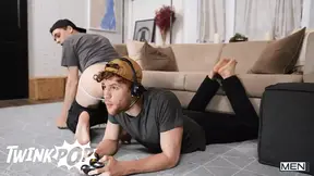 Chris White Finally Stops Gaming When He Realises His BF Troye Dean Was Having An Intense Orgasm - Twink