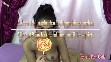 Aileen 19 lutscht den Lolipop bis er spritzt