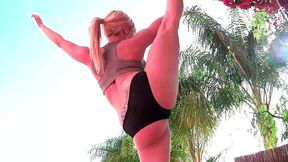 christie stevens does the splits on billy glide big cock