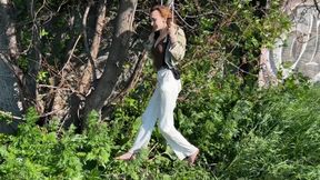 barefoot girl hanging on ropes above the ground and trying to run through the airI