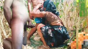 Pati ne patni ko jangal me lund chuswa ke ghori bana ke chut ko chod dala.Bengali bhaiya aur bhabhi ki sexy hindi viral videos chudakkad