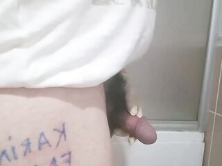 I'm peeing with my little sissy rod and squeezing the head of my knob