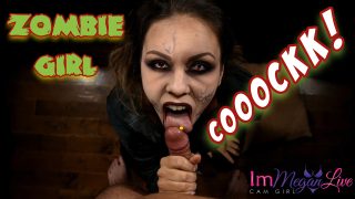 Fille zombie suce une bite jusqu&#39;à éjaculation POV