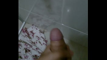 batendo uma punheta gostosa